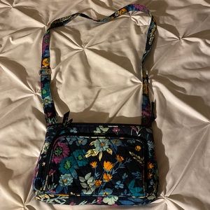 Vera Bradley - flower bag  Little Hipster
